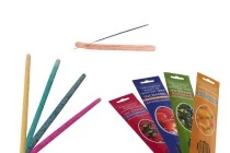 Lot de baguettes de bambou à 4 arômes naturels de plantes ou de fruits et socle en bois Lot de baguettes de bambou à 4 arômes naturels de plantes ou de fruits et socle en bois