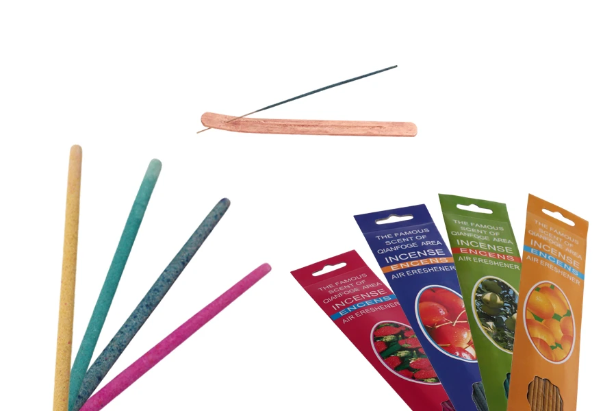 Lot de baguettes de bambou à 4 arômes naturels de plantes ou de fruits et socle en bois Lot de baguettes de bambou à 4 arômes naturels de plantes ou de fruits et socle en bois