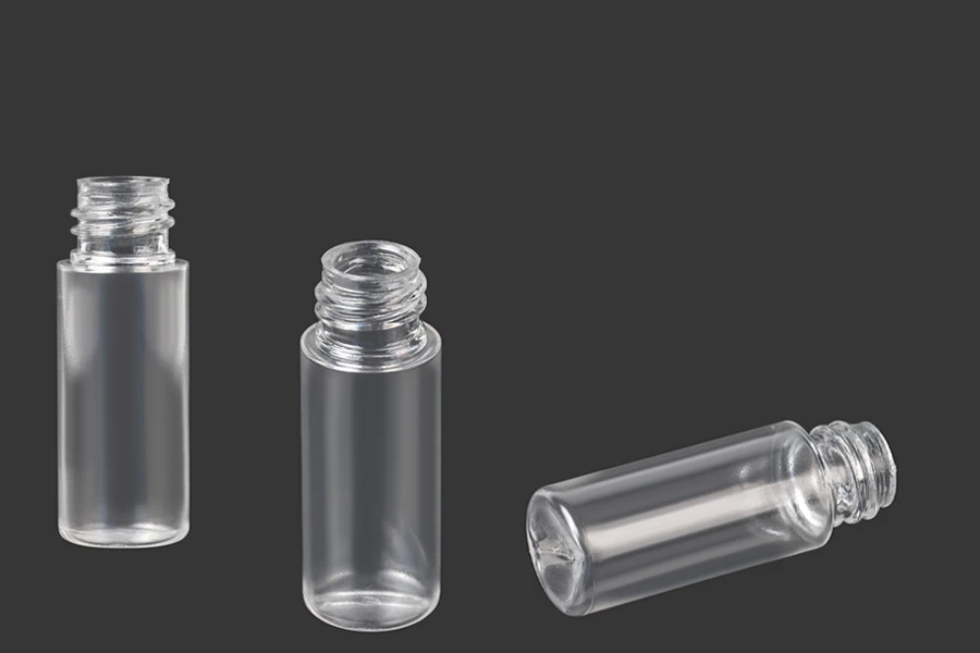 Bottiglia in plastica trasparente da 15 ml con beccuccio in PP 18. Bottiglia in plastica trasparente da 15 ml con beccuccio in PP 18.