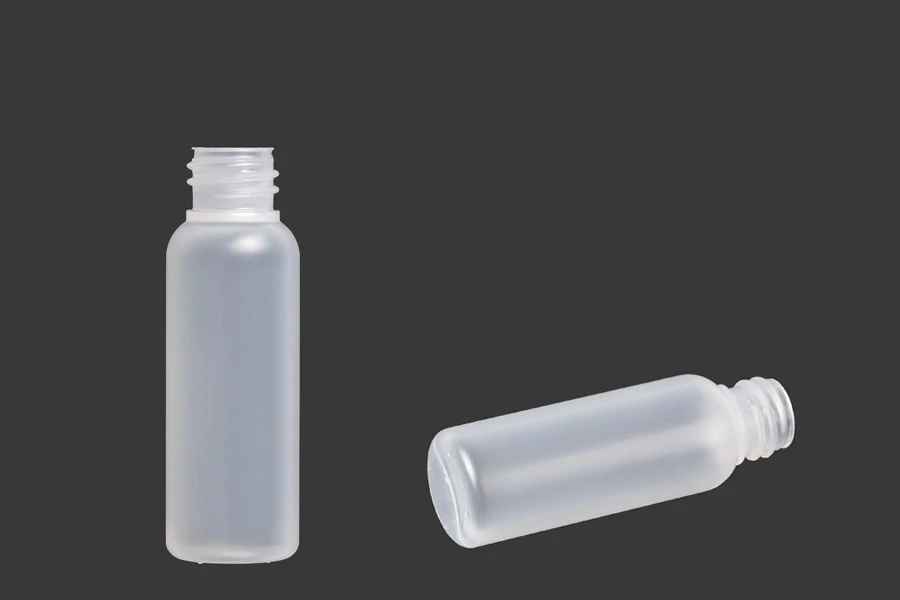 Flacon plastique translucide de 20 ml avec bec verseur PP 18 Flacon plastique translucide de 20 ml avec bec verseur PP 18