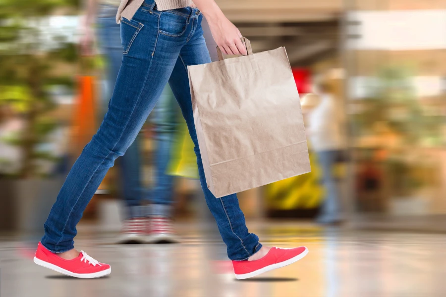 Σακούλα χάρτινη με χερούλι σε γήινο χρώμα και διαστάσεις 360x125x470 mm - 25 τμχ Σακούλα χάρτινη με χερούλι σε γήινο χρώμα και διαστάσεις 360x125x470 mm - 25 τμχ