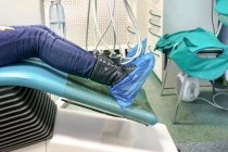 Ποδονάρια σε μπλε χρώμα μιας χρήσης (με γαντζάκια) - 100 τμχ Ποδονάρια σε μπλε χρώμα μιας χρήσης (με γαντζάκια) - 100 τμχ