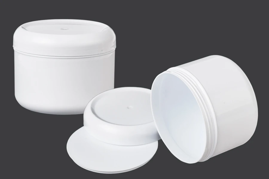 Vasetto in plastica bianca da 250 ml con guarnizione Vasetto in plastica bianca da 250 ml con guarnizione