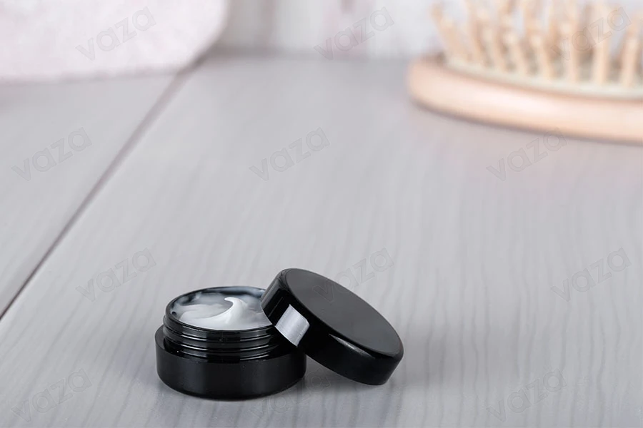 Πλαστικό βάζο για κρέμα 5 ml χρώμα μαύρο σε συσκευασία 12 τμχ Πλαστικό βάζο για κρέμα 5 ml χρώμα μαύρο σε συσκευασία 12 τμχ-εικόνα_σύνθεση