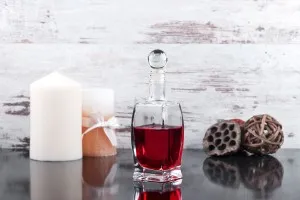 Un'elegante bottiglia da 200 ml per olio e bevande.-3