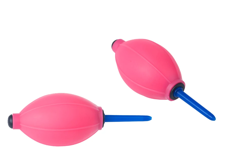 Bolle di plastica da soffiare disponibili in vari colori.-