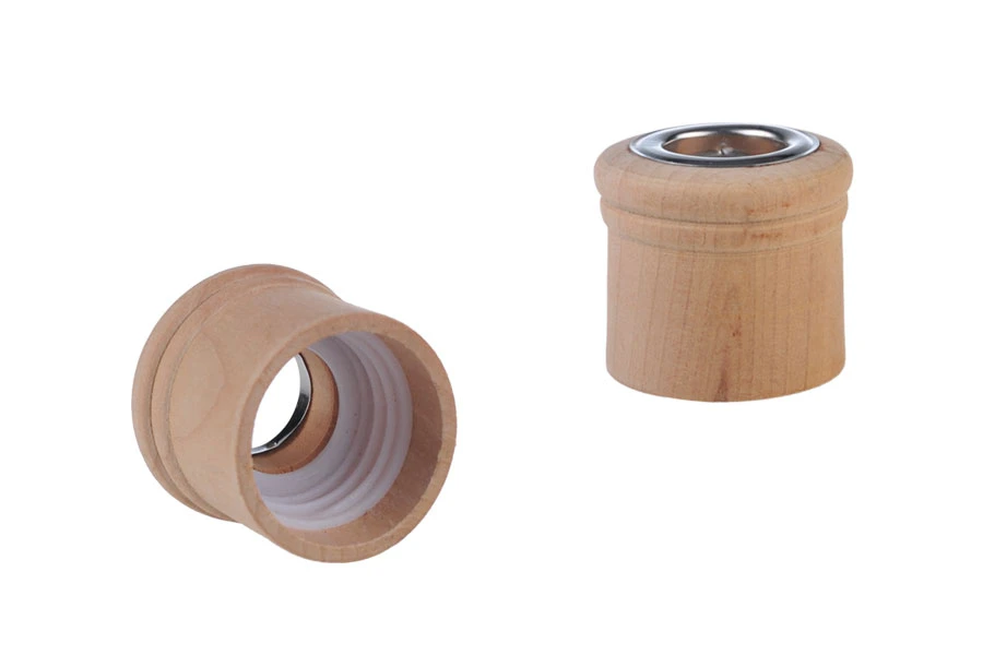Tappo per bottiglia diffusore di ambiente in legno PP28 color caffè con anello interno in alluminio argentato, con alloggiamento per bastoncini e tappo. Tappo per bottiglia diffusore di ambiente in legno PP28 color caffè con anello interno in alluminio argentato, con alloggiamento per bastoncini e tappo.