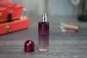 Bottiglietta rotonda in vetro da 30 ml in vari colori sfumati con tappo e spruzzatore argentato.-4