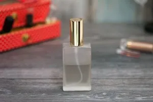 Flacon de parfum carré de 60 ml en verre sablé (18/415)-5