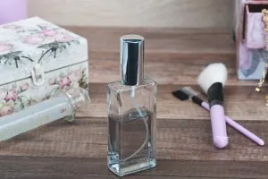 Flacon de parfum en verre rectangulaire de 60 ml-7