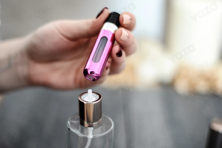 Σπρέι για αρώματα 5 ml που γεμίζει από το μπουκάλι Σπρέι για αρώματα 5 ml που γεμίζει από το μπουκάλι-εικόνα_σύνθεση