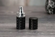 Φιάλη αρωματοποιίας 50 ml με στράς σε κόκκινο ή ασημί ή μαύρο Φιάλη αρωματοποιίας 50 ml με στράς σε κόκκινο ή ασημί ή μαύρο