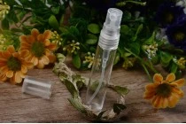 Mini Zerstäuber 5ml aus Glas mit Kunststoffdeckel Mini Zerstäuber 5ml aus Glas mit Kunststoffdeckel