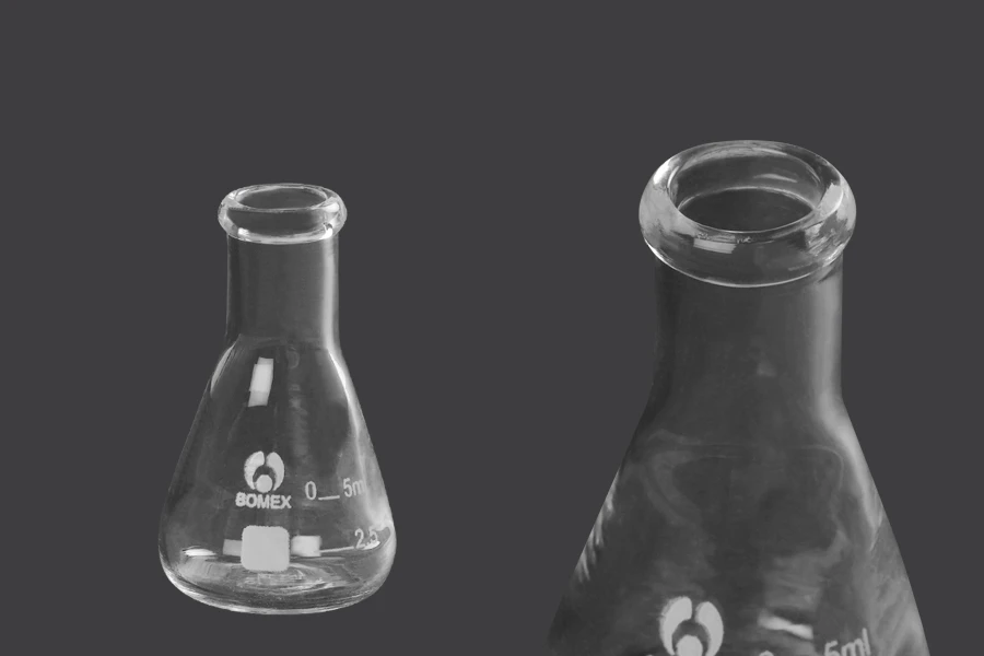 Beuta conica di vetro (Erlenmeyer) da 5 ml con indicazioni di volumetria Beuta conica di vetro (Erlenmeyer) da 5 ml con indicazioni di volumetria
