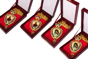 Εγκόλπιο Παναγία μεταλλικό με αλυσίδα και θήκη-2