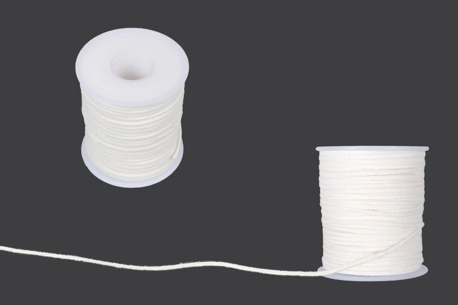 Stoppini in cotone per candele - rotolo da 60 metri (diametro 2 mm) Stoppini in cotone per candele - rotolo da 60 metri (diametro 2 mm)