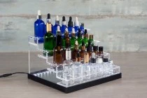 Σταντ (stand) plexiglass φωτιζόμενο με ταινία LED για μπουκαλάκια αιθέριων ελαίων διαφόρων χωρητικοτήτων και βάση λευκή ή μαύρη  - 28 θέσεων