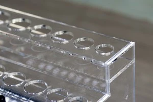 Σταντ (stand) plexiglass φωτιζόμενο με ταινία LED για μπουκαλάκια αιθέριων ελαίων διαφόρων χωρητικοτήτων και βάση λευκή ή μαύρη  - 28 θέσεων-9