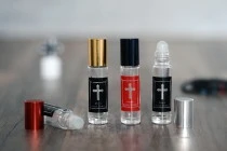 Roll on γυάλινο 10 ml με γυάλινη μπίλια, μαύρο τύπωμα "Μύρο Αγίου Όρους" και καπάκι αλουμινίου σε διάφορα χρώματα για εκκλησίες - μοναστήρια