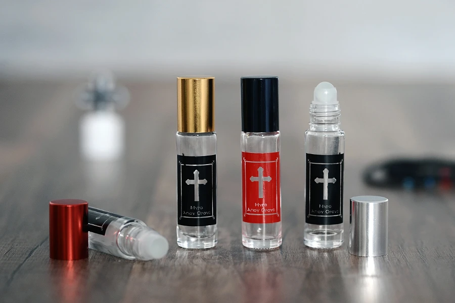 Roll on γυάλινο 10 ml με γυάλινη μπίλια, μαύρο τύπωμα "Μύρο Αγίου Όρους" και καπάκι αλουμινίου σε διάφορα χρώματα για εκκλησίες - μοναστήρια