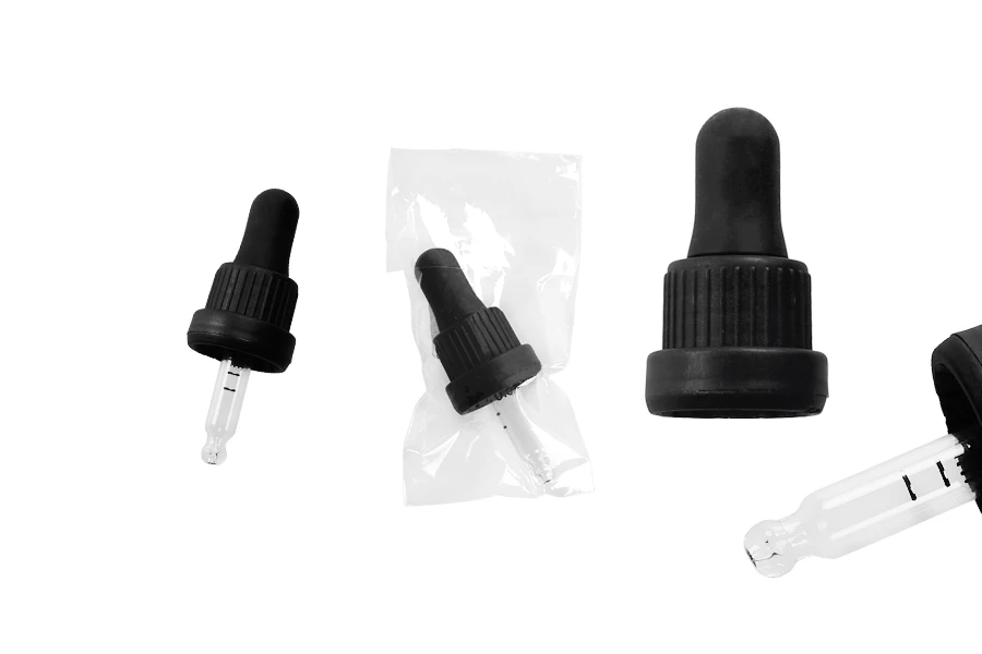 Contagocce da 5 ml con ampio tappo di sicurezza nero, scala graduata e pipetta, disponibile in nero opaco o lucido - confezionato singolarmente.