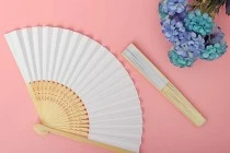 Eventails en bois pour les faveurs et la décoration des mariages et des baptêmes - emballage individuel