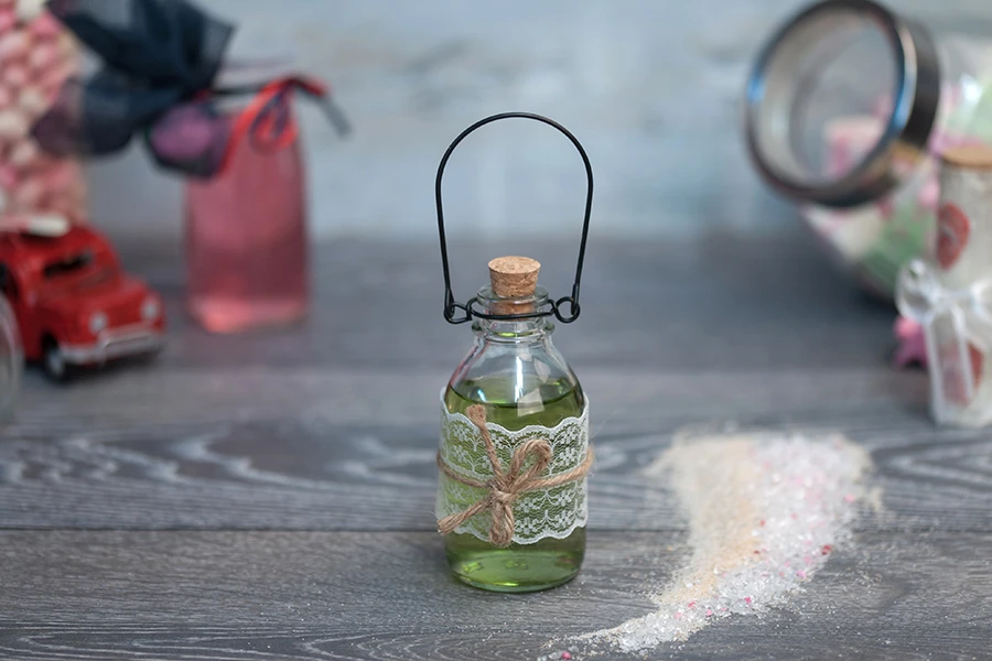 100ml glass bottle with metal hanger and cone cork stopper 100ml glass bottle with metal hanger and cone cork stopper