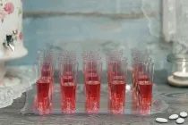 Σετ γάμου: Δίσκος με 20 ποτήρια πλαστικά για ποτά και σαμπάνια Σετ γάμου: Δίσκος με 20 ποτήρια πλαστικά για ποτά και σαμπάνια