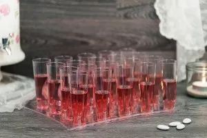 Ensemble de mariage : Plateau avec 20 verres en plastique pour les boissons et le champagne-3