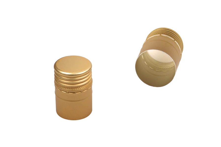 Tappo a vite in alluminio di colore oro PP30x44 con rivestimento interno.