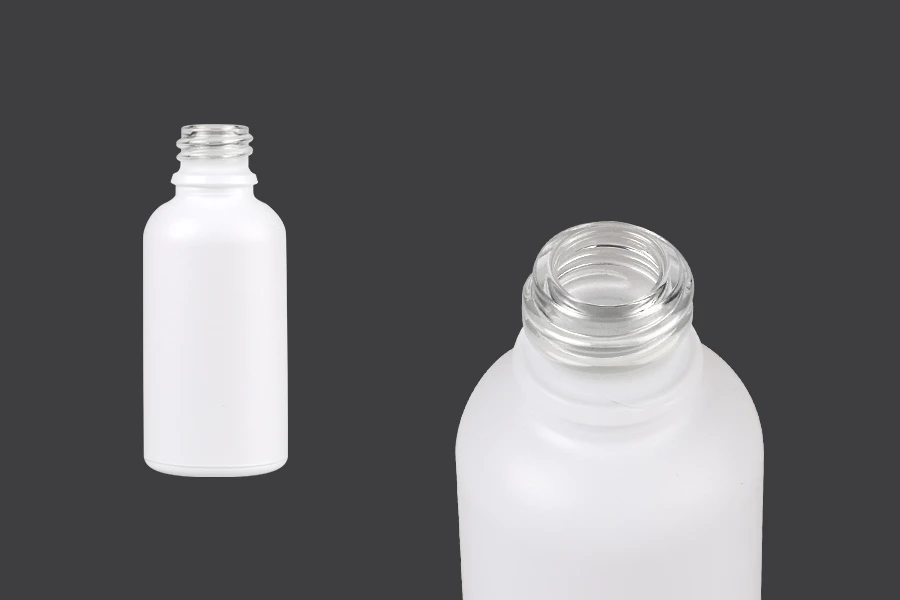 Γυάλινο μπουκαλάκι για αιθέρια έλαια 30 ml λευκό ματ με στόμιο PP18 Γυάλινο μπουκαλάκι για αιθέρια έλαια 30 ml λευκό ματ με στόμιο PP18
