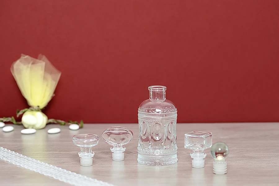 Μπουκάλι 200 ml γυάλινο με ανάγλυφα σχέδια Μπουκάλι 200 ml γυάλινο με ανάγλυφα σχέδια