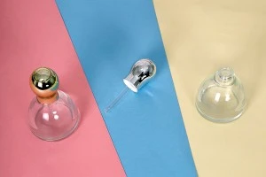 Bottiglietta in  vetro da 50 ml con contagocce, gocciolatoio e tappo speciale.-3