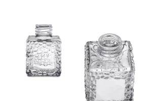 100 ml quadratische Glasflasche (PP 28) mit geprägtem Design für Lufterfrischer-1