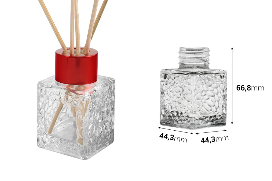 Γυάλινο τετράγωνο μπουκαλάκι 50 ml (PP 28) με ανάγλυφο σχέδιο για αρωματικό χώρου Γυάλινο τετράγωνο μπουκαλάκι 50 ml (PP 28) με ανάγλυφο σχέδιο για αρωματικό χώρου
