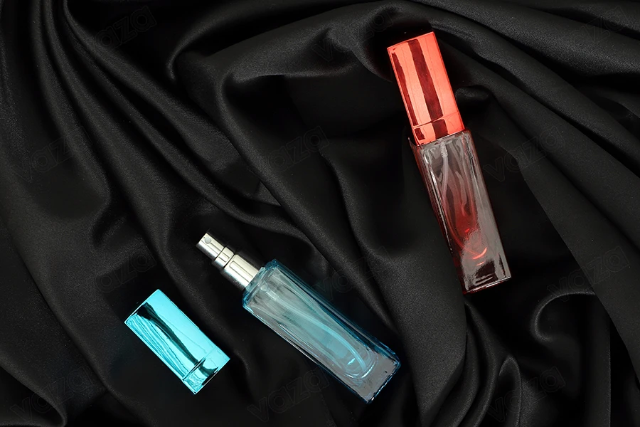 Flacon de parfum de 20 ml en verre de différentes couleurs avec vaporisateur et capuchon Flacon de parfum de 20 ml en verre de différentes couleurs avec vaporisateur et capuchon-photo_dimensions