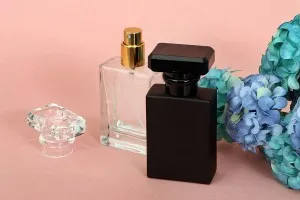 Φιάλη αρωμάτων γυάλινη 30 ml σε μαύρο χρώμα με σπρέι και καπάκι-5