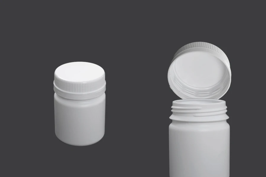 Flasche aus 100 ml Kunststoff mit weißem Deckel für pharmazeutische Produkte Flasche aus 100 ml Kunststoff mit weißem Deckel für pharmazeutische Produkte
