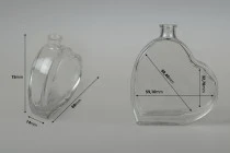 Μπουκαλάκι 30 ml γυάλινο σε σχήμα καρδιάς Μπουκαλάκι 30 ml γυάλινο σε σχήμα καρδιάς