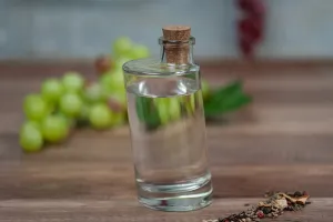 Tilted 200ml glass bottle-5