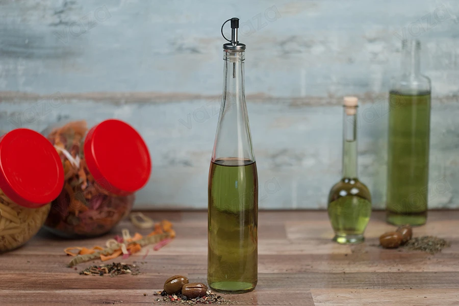 Bottiglia trasparente da 700 ml in PP 31,5 (non accetta tappi di sicurezza)-