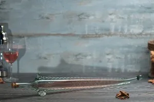 Handgemachte Flasche in die Form eines Störs aus mundgeblasenem Glas 61 cm mit Naturkorken-3