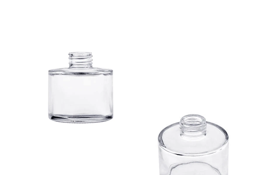 Bottiglia di vetro cilindrica da 100 ml, adatta per profumatori d'ambiente. Bottiglia di vetro cilindrica da 100 ml, adatta per profumatori d'ambiente.