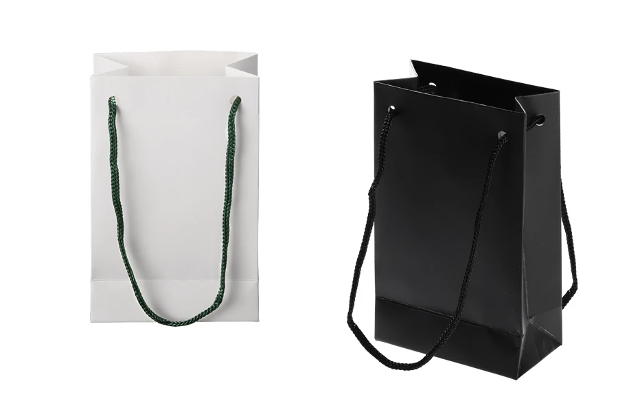 Σακούλα δώρου χάρτινη 110x60x180 mm με κορδόνι - 20 τμχ Σακούλα δώρου χάρτινη 110x60x180 mm με κορδόνι - 20 τμχ