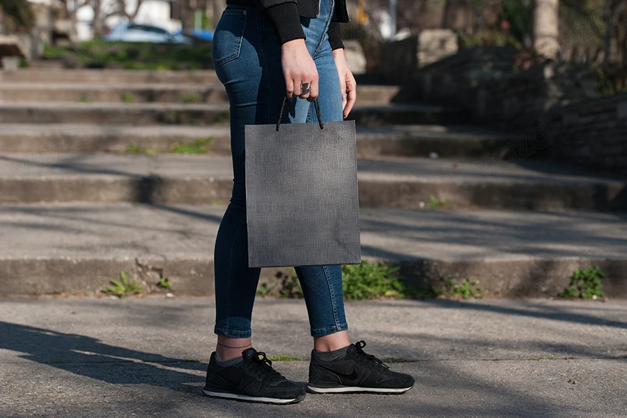 Σακούλα χάρτινη με χερούλι 250x100x330 mm σε διάφορα χρώματα-
