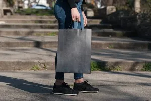 Σακούλα χάρτινη με χερούλι 315x105x420 mm σε διάφορα χρώματα-3