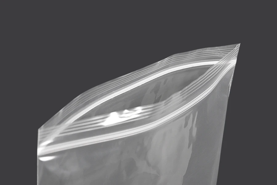 Transparent zip lock plastic bags in size 140x200 mm - 100 pcs Transparent zip lock plastic bags in size 140x200 mm - 100 pcs
