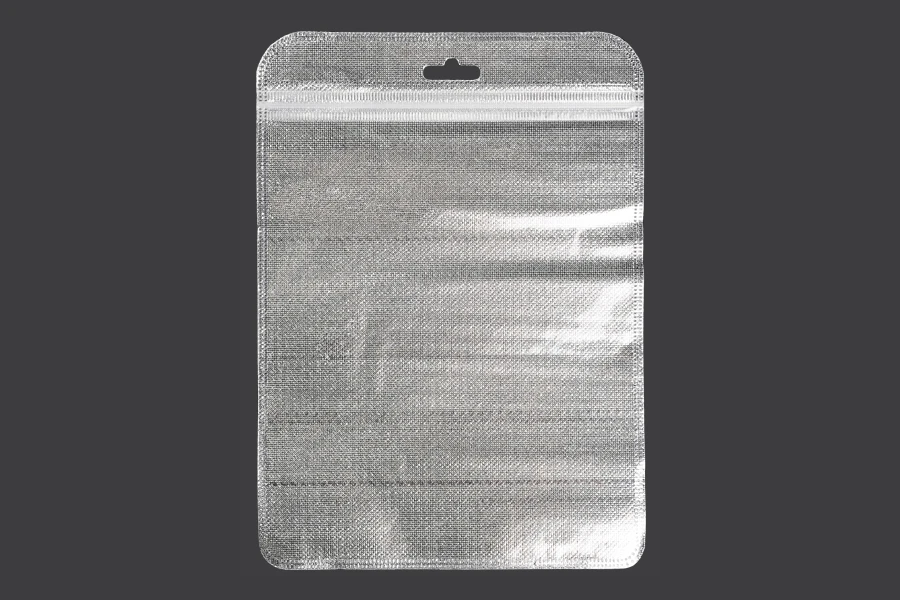 Sachets avec fermeture éclair 160 x 220 mm, dos argenté non tissé, face transparente et eurohole - 100 pcs Sachets avec fermeture éclair 160 x 220 mm, dos argenté non tissé, face transparente et eurohole - 100 pcs