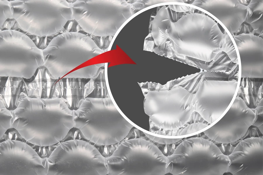 Papier bulle de 30 mm. Se vend par pièce d'une longueur de 18m de long et d'une largeur de 330mm Papier bulle de 30 mm. Se vend par pièce d'une longueur de 18m de long et d'une largeur de 330mm-