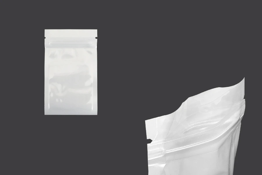 Σακουλάκια πλαστικά 60x100 mm με κλείσιμο zip, λευκή πίσω όψη και διάφανο μπροστά - 100 τμχ Σακουλάκια πλαστικά 60x100 mm με κλείσιμο zip, λευκή πίσω όψη και διάφανο μπροστά - 100 τμχ